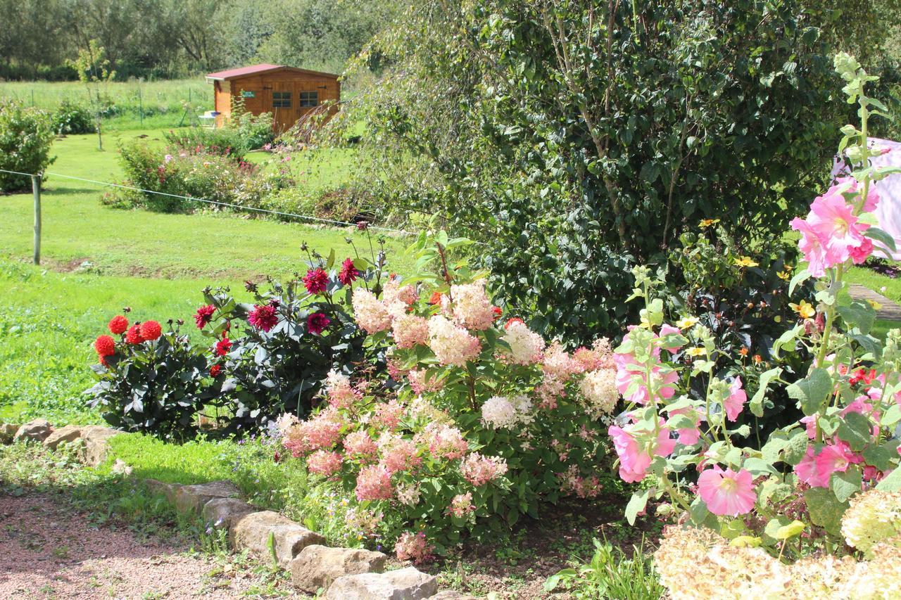 Au Rendez Vous De L'Auxois B&B Essey Eksteriør bilde